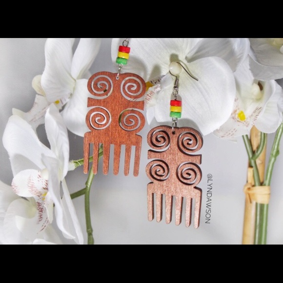 Adinkra wood comb earrings - Picture 3 of 3